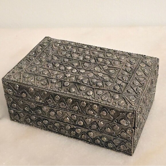 Vintage Pewter Embossed Trinket Box Handcrafted Antique Style - Picture 1 of 8
